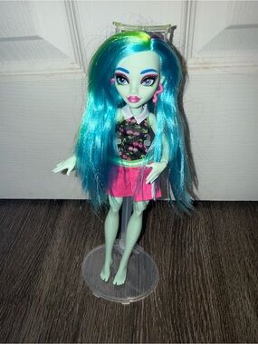 Monster High Ghoulia Yelps doll